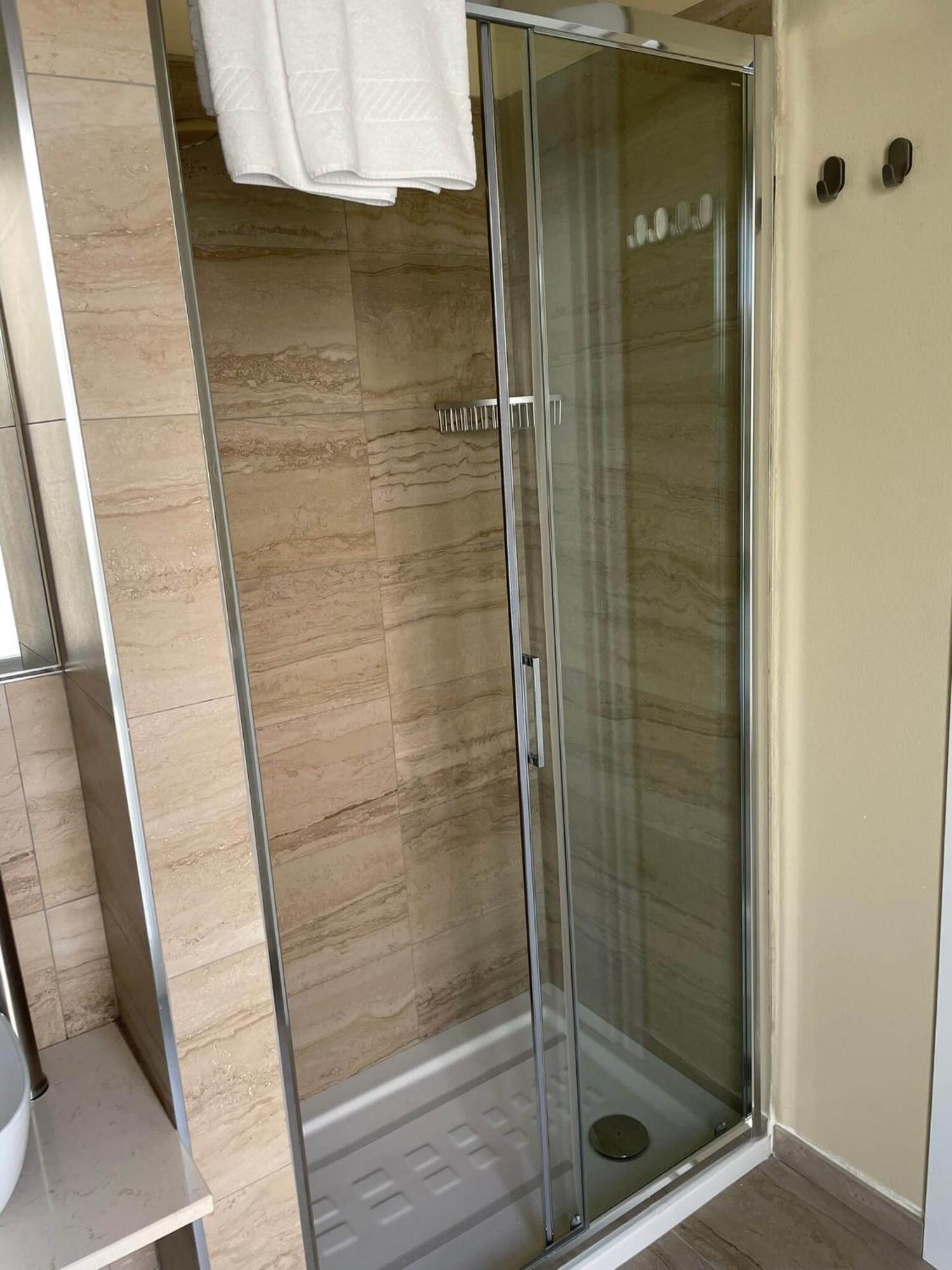 La Galleria Lodge Парма Екстериор снимка