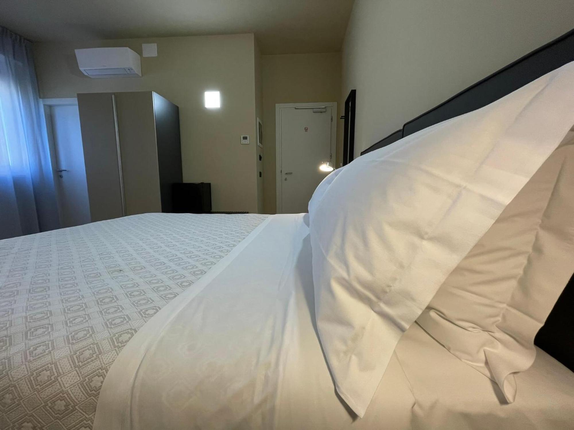 La Galleria Lodge Парма Екстериор снимка