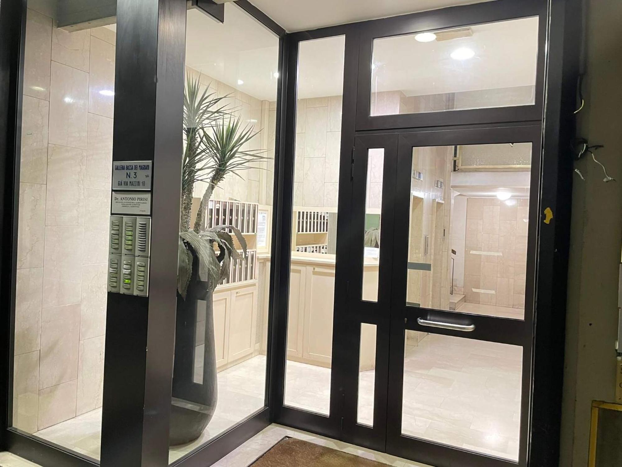 La Galleria Lodge Парма Екстериор снимка